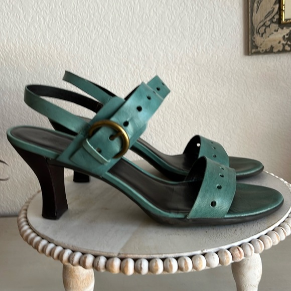AEROSOLES Shoes - Aerosols teal leather sandal EUC Size 10